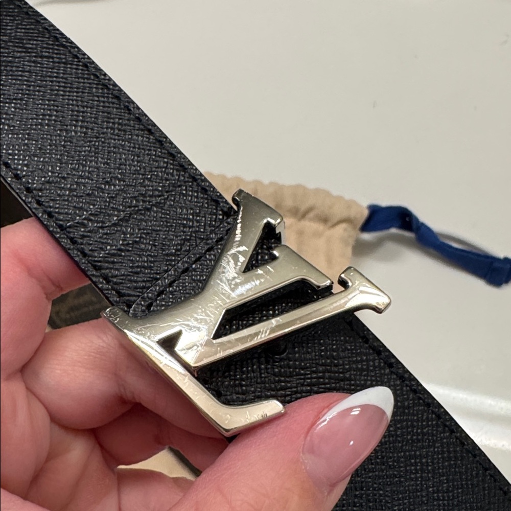 Authentic Louis Vuitton Initiales 30mm Black Reversible Belt size 85 cm - Picture 6 of 10